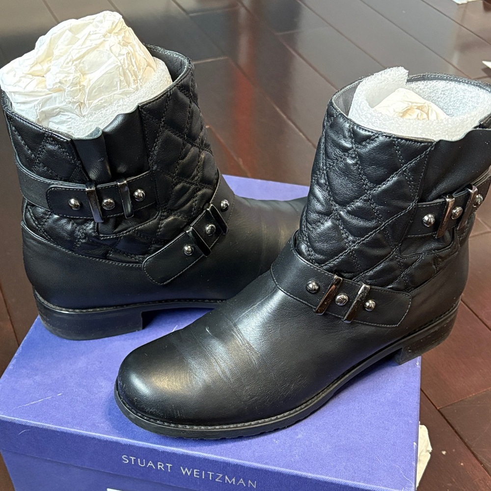 Stuart Weitzman Black Quilted Leather Buckle Ankle Boots VERY GOOD TO EXCELLENT